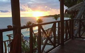 Nini'S Beach Bungalows